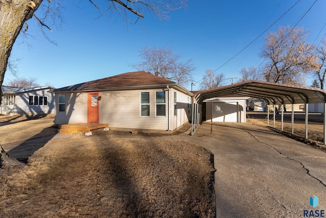 view of front of home featuring a carport