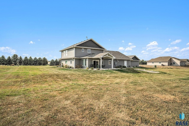 view of front facade featuring a front lawn