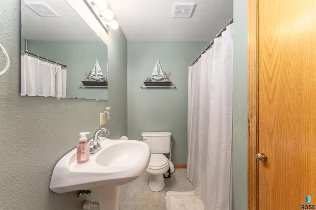 bathroom featuring toilet and sink