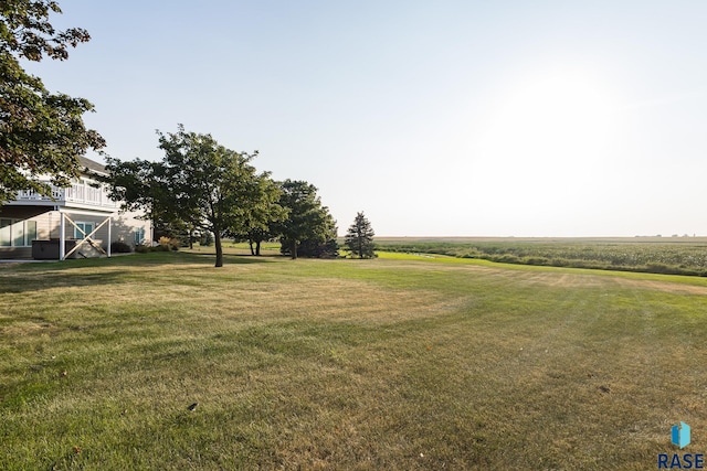 view of yard with a rural view