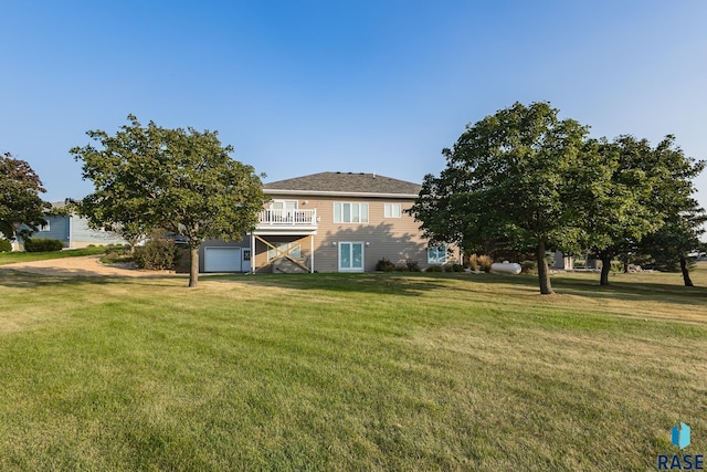 view of front of property featuring a garage and a front yard