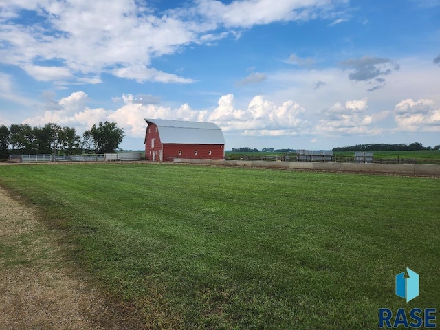 view of yard featuring an outbuilding and a rural view