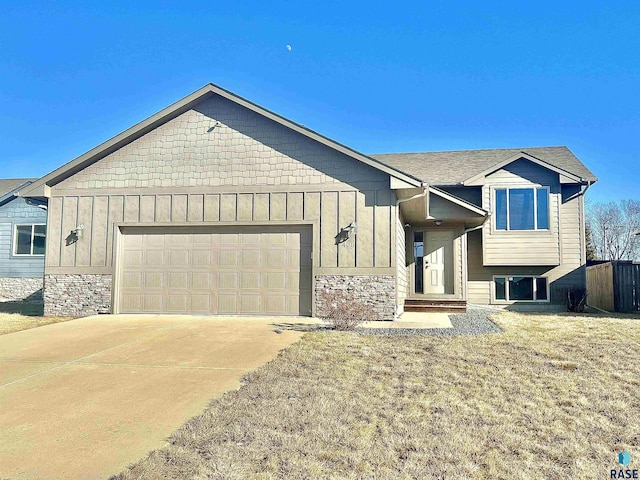 view of front of property featuring a garage