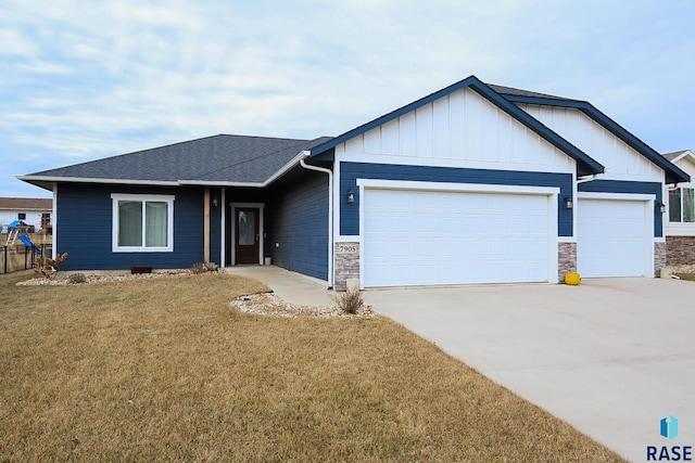 view of front of property featuring a garage and a front lawn