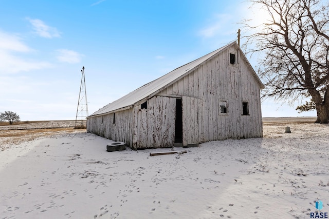 exterior space with an outbuilding