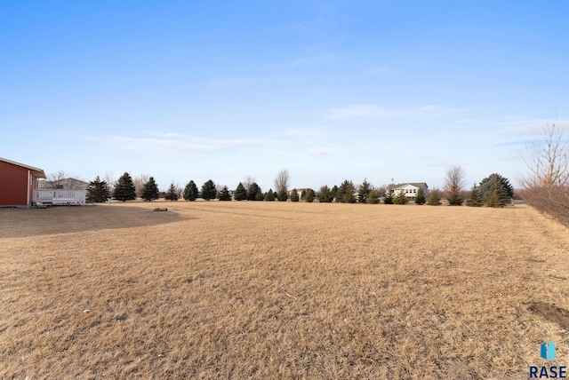 view of yard featuring a rural view