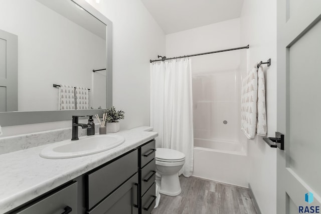 full bathroom with wood-type flooring, toilet, vanity, and shower / bath combo with shower curtain