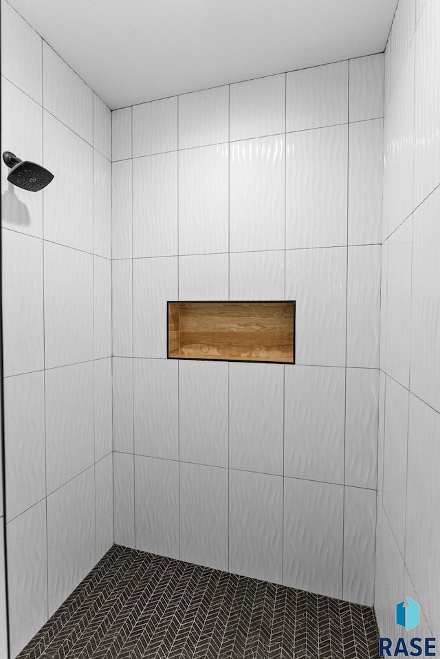 bathroom with a tile shower