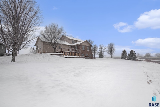 view of yard layered in snow