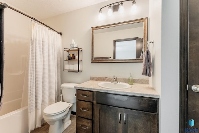 full bathroom featuring shower / bath combo with shower curtain, vanity, and toilet