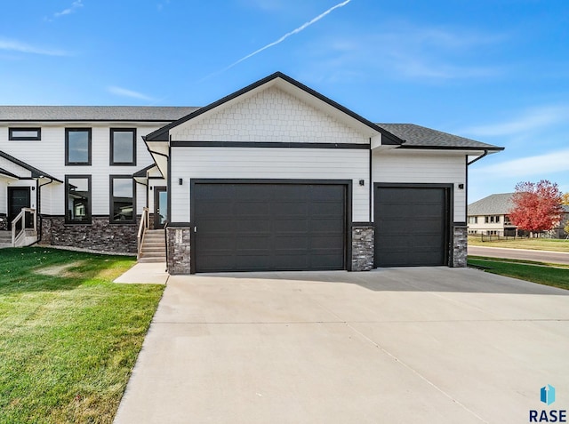 view of front facade featuring a garage and a front lawn