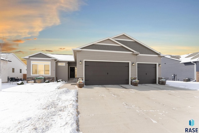 view of front facade featuring a garage