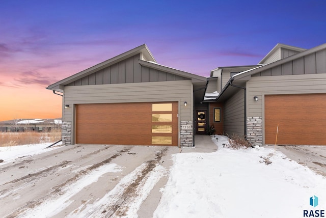 view of front facade with a garage