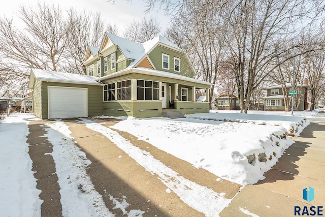 view of front of house featuring an attached garage and driveway