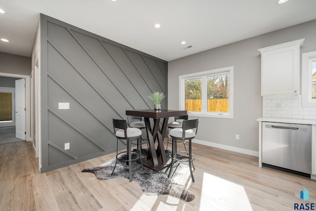 dining space with light wood-type flooring, visible vents, baseboards, and recessed lighting