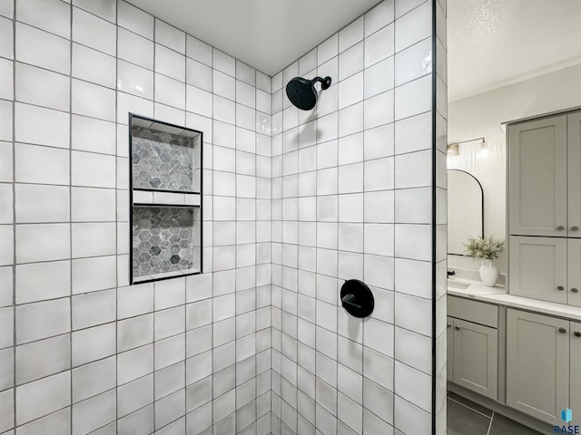 bathroom featuring tiled shower