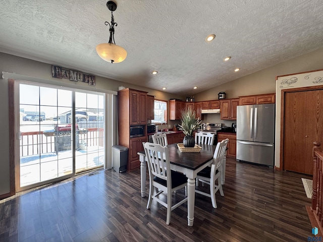 dining area with lofted ceiling, a textured ceiling, dark wood-type flooring, and recessed lighting