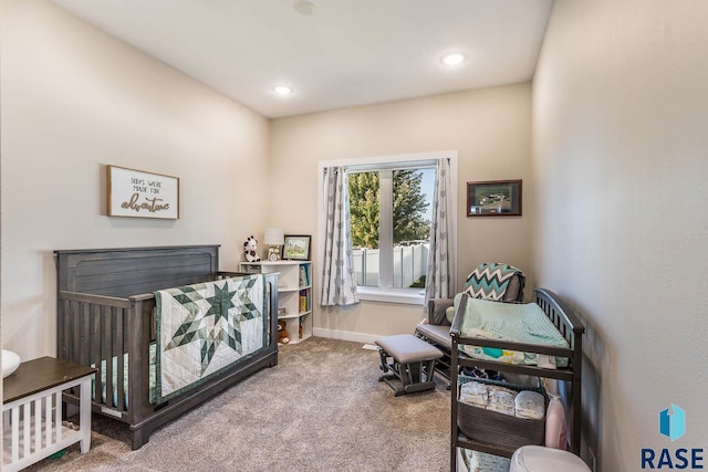 living area featuring carpet, baseboards, and recessed lighting