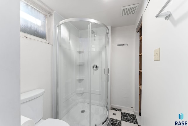 bathroom with baseboards, visible vents, a shower stall, and toilet