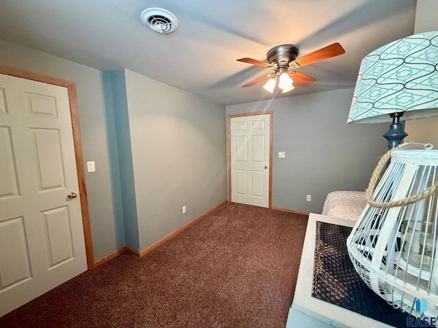 living area featuring carpet floors, visible vents, ceiling fan, and baseboards