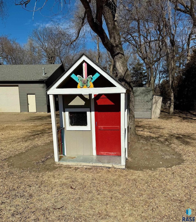 view of outdoor structure with an outdoor structure