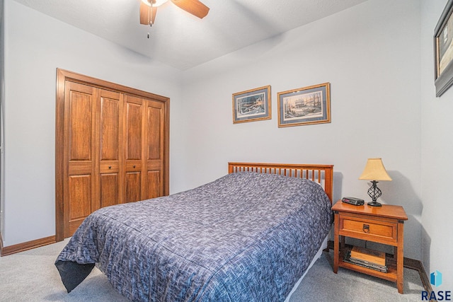 bedroom featuring carpet, a closet, baseboards, and a ceiling fan