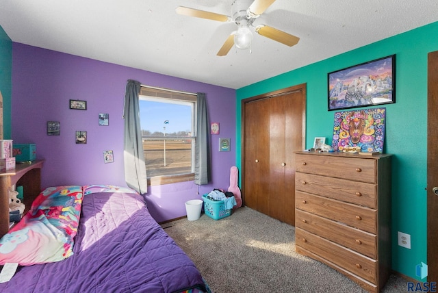 bedroom featuring a ceiling fan, carpet, and a closet