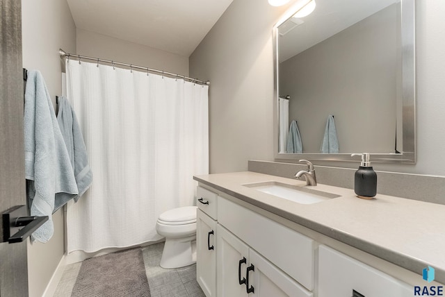 bathroom featuring toilet, a shower with shower curtain, and vanity