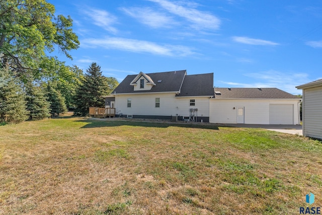 rear view of house featuring a lawn