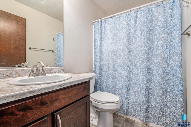 full bath featuring curtained shower, toilet, and vanity