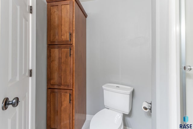 bathroom featuring toilet