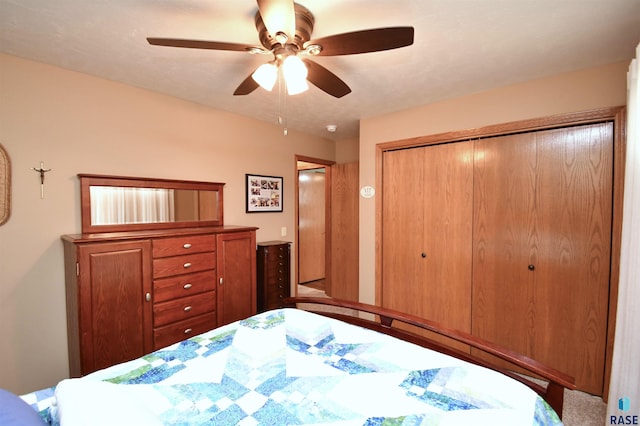 bedroom with a ceiling fan and a closet