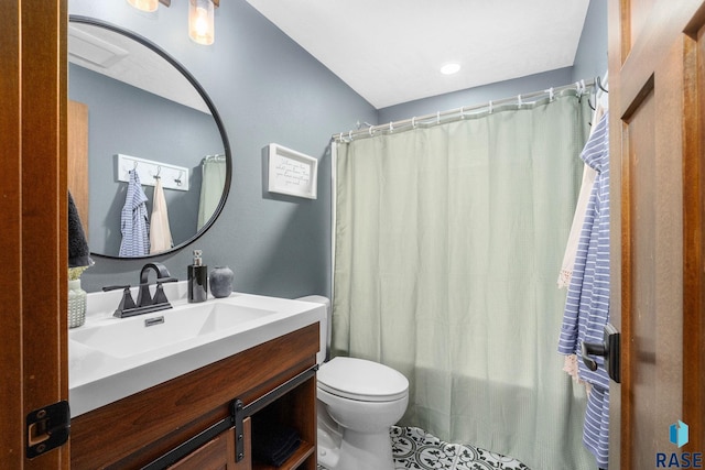 full bath featuring curtained shower, vanity, and toilet