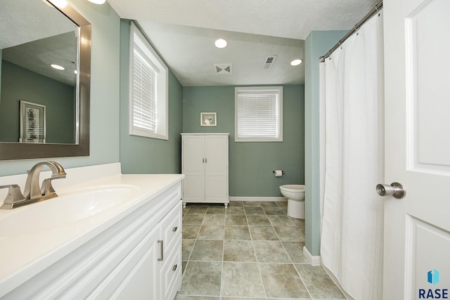 full bathroom featuring a textured ceiling, toilet, vanity, visible vents, and baseboards