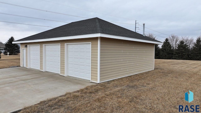 view of detached garage