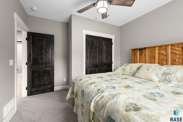 carpeted bedroom with ceiling fan and baseboards