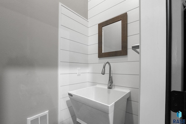 bathroom featuring visible vents and a sink