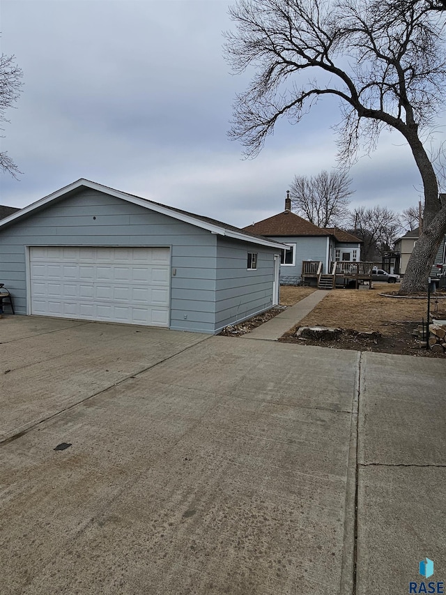 view of front of house featuring a detached garage and an outdoor structure