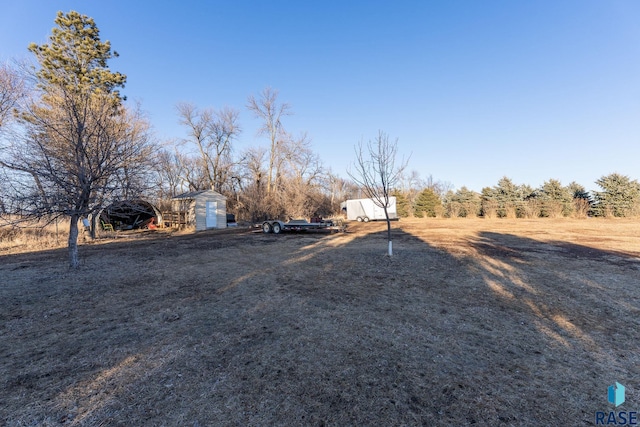 view of yard featuring a storage shed and an outdoor structure