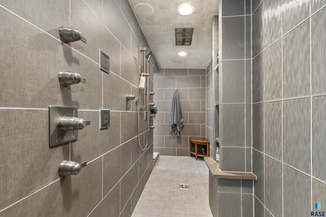 bathroom featuring tiled shower