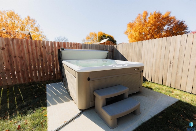 view of yard featuring a fenced backyard and a hot tub