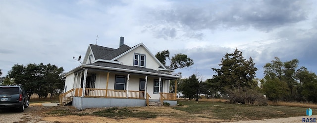 view of front of property featuring a porch