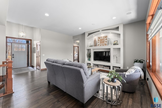 living area featuring recessed lighting, baseboards, and dark wood-style flooring