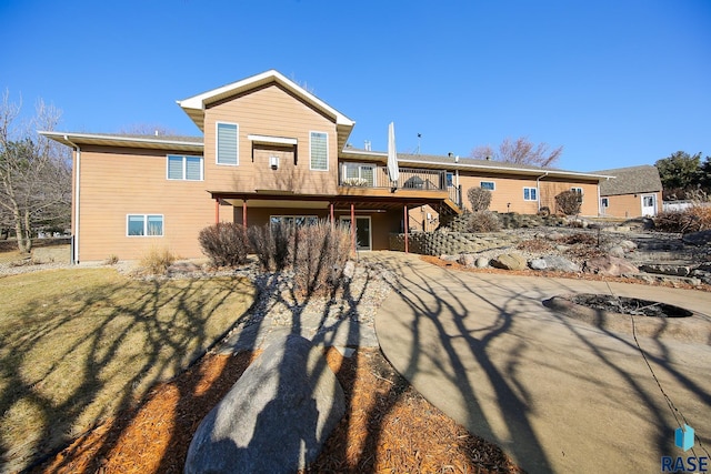 view of front of home with a wooden deck and a front yard