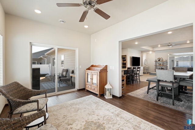 living area featuring dark wood finished floors, recessed lighting, and baseboards