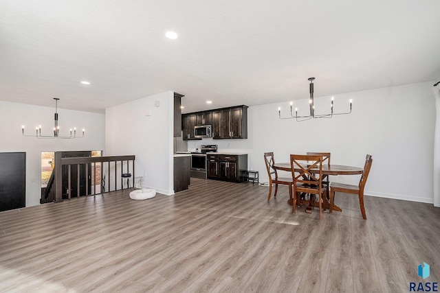 dining area featuring an inviting chandelier, light wood-style flooring, recessed lighting, and baseboards