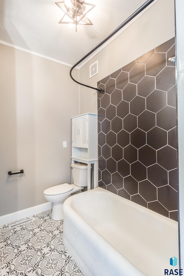 bathroom featuring visible vents, baseboards, toilet, ornamental molding, and tile patterned floors