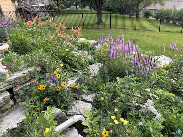 view of yard featuring fence