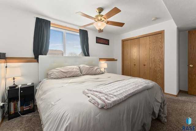 carpeted bedroom featuring a ceiling fan, a closet, and baseboards