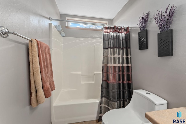 bathroom featuring toilet and shower / tub combo